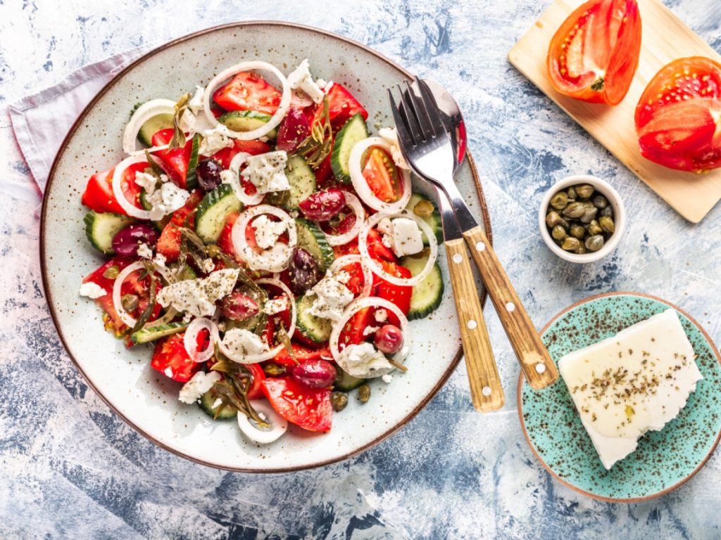 Πάρος: Ελληνίδα τουρίστρια πλήρωσε άλλα 2,5 ευρώ για το λάδι της χωριάτικης που κόστιζε 15 ευρώ – «Τραγικοί»