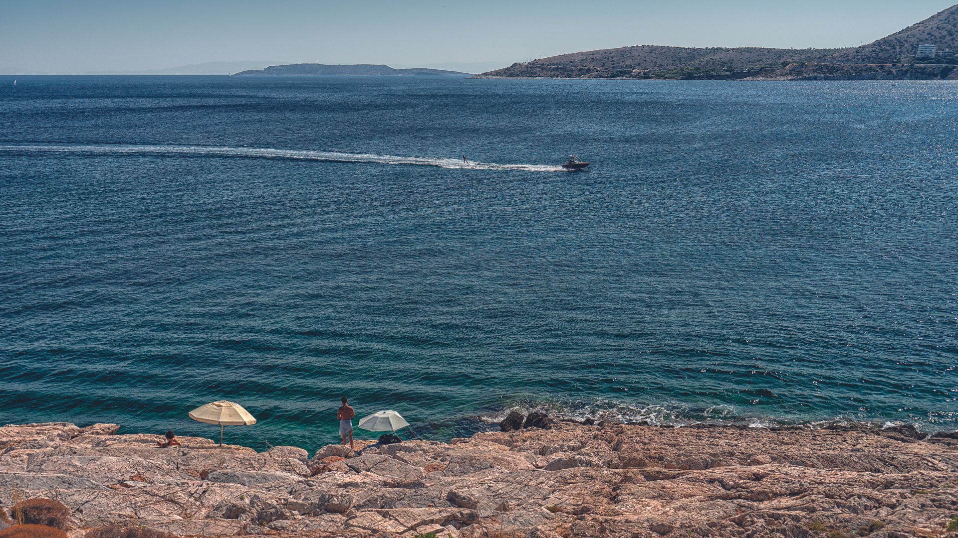 Χαλκιδική: Κατασχέθηκαν πετσέτες, ομπρέλες και ξαπλώστρες από ελεύθερες παραλίες