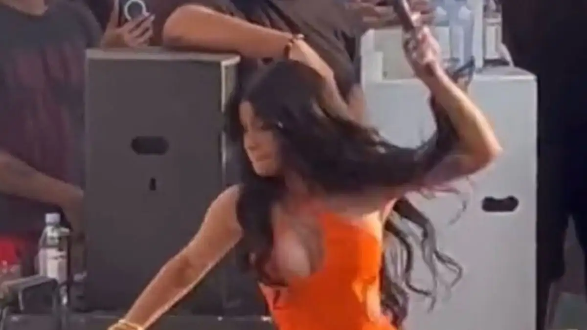 Η Cardi B στα δικαστήρια επειδή πέταξε μικρόφωνο σε θαυμάστρια: Την μήνυσε η γυναίκα (βίντεο)