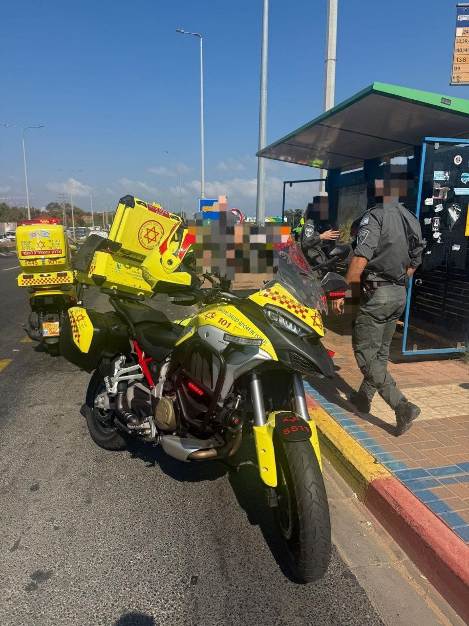 Ισραήλ: Όχημα έπεσε πάνω σε στάση λεωφορείου και παρέσυρε πεζούς – Τουλάχιστον 8 τραυματίες (βίντεο-φωτο)