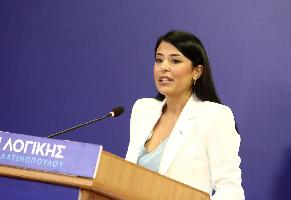 Α.Λατινοπούλου: «Έβγαλαν το κανίς τον Πλεύρη να το παίξει ντόμπερμαν» (βίντεο)