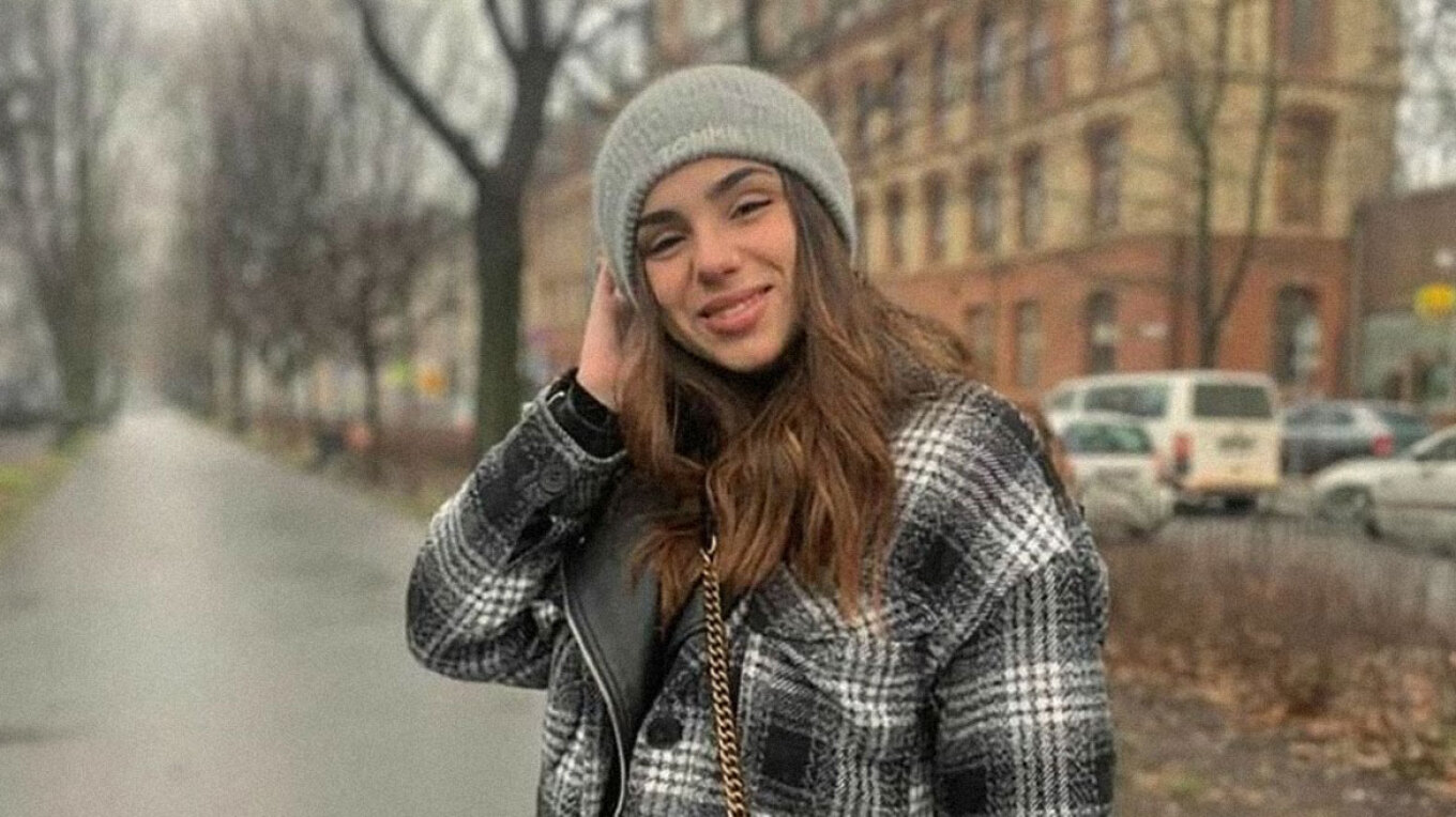 Συγκινεί η μητέρα της Έμμας Καρυωτάκη: «Από σήμερα είσαι η πιο όμορφη κτηνίατρος του παραδείσου» (φωτο – βίντεο)