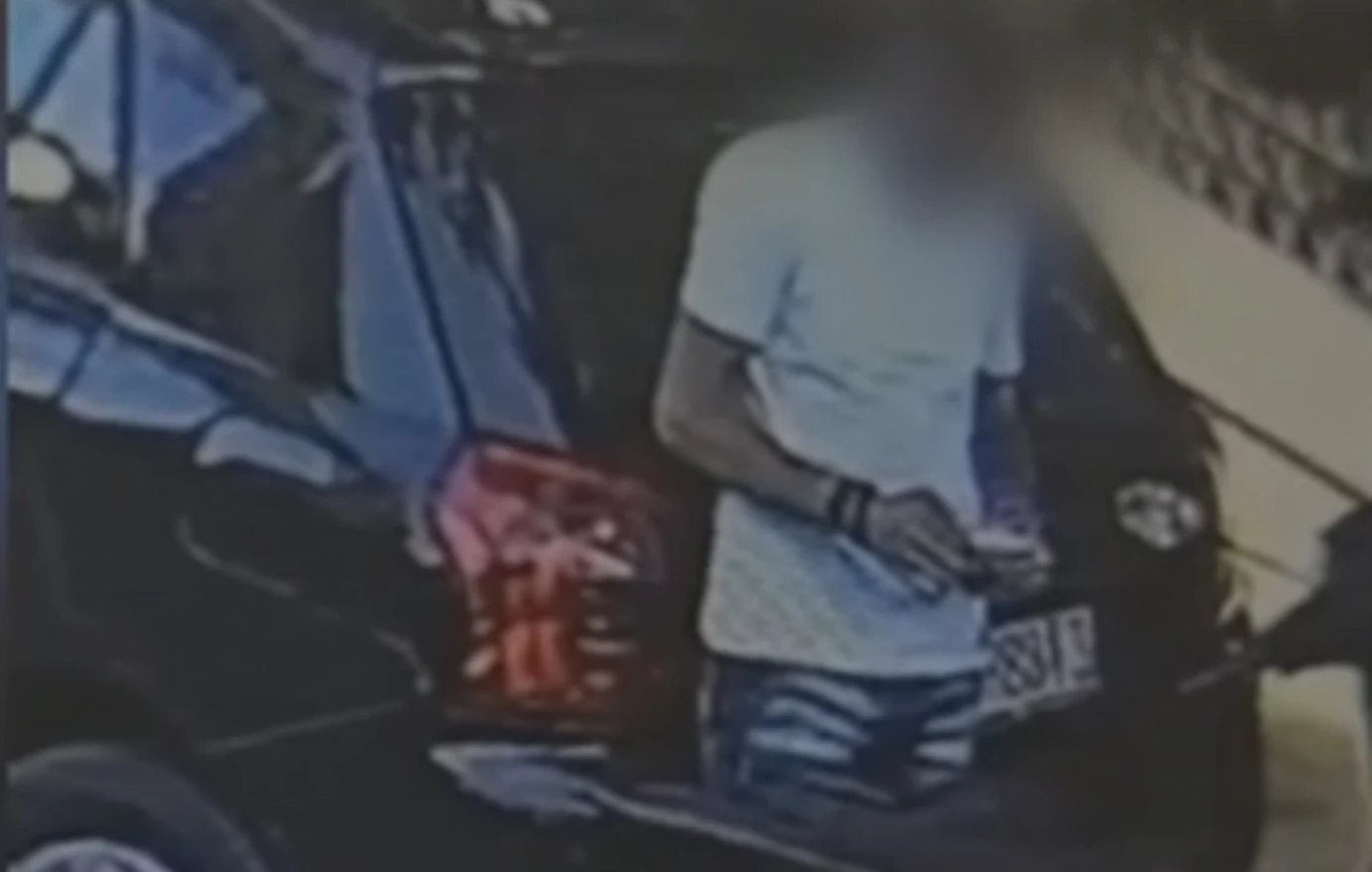 Συνελήφθη γνωστός τράπερ: Κατηγορείται πως έκλεψε ηλικιωμένη παριστάνοντας τον λογιστή