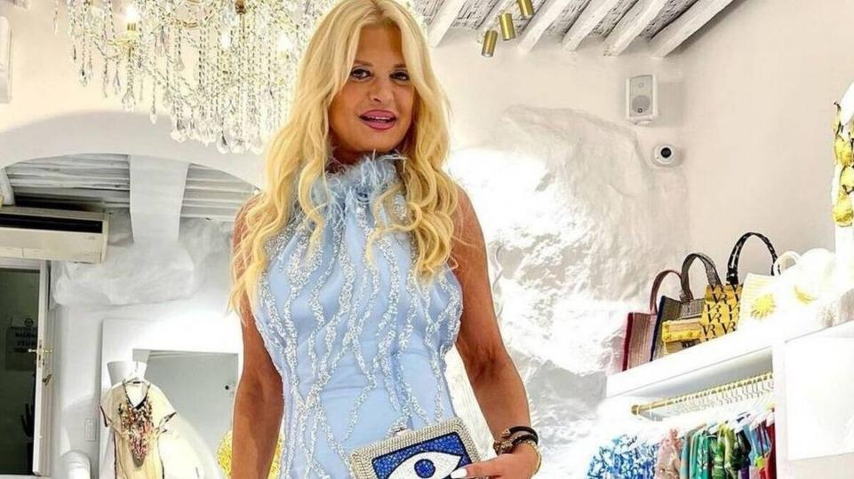 Μαρίνα Σταυράκη: Μια βραδιά γεμάτη φως και φιλοξενία για τη γιορτή της