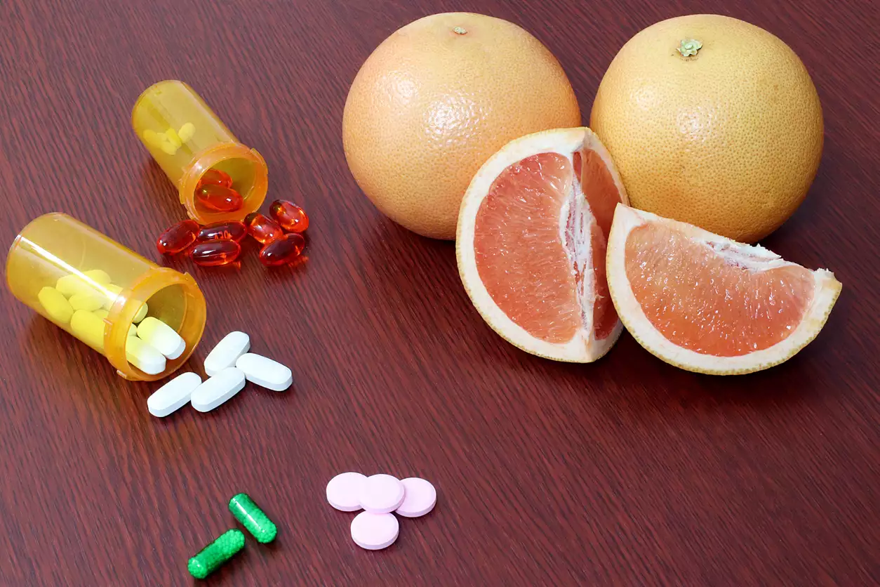 Οι κίνδυνοι και οι παρενέργειες που έχει το γκρέιπφρουτ με γνωστά φάρμακα
