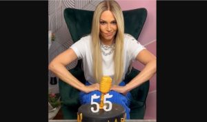 Η Έλλη Κοκκίνου έγινε 55 και δεν δίστασε να αυτοσαρκαστεί για την ηλικία της – Δείτε βίντεο