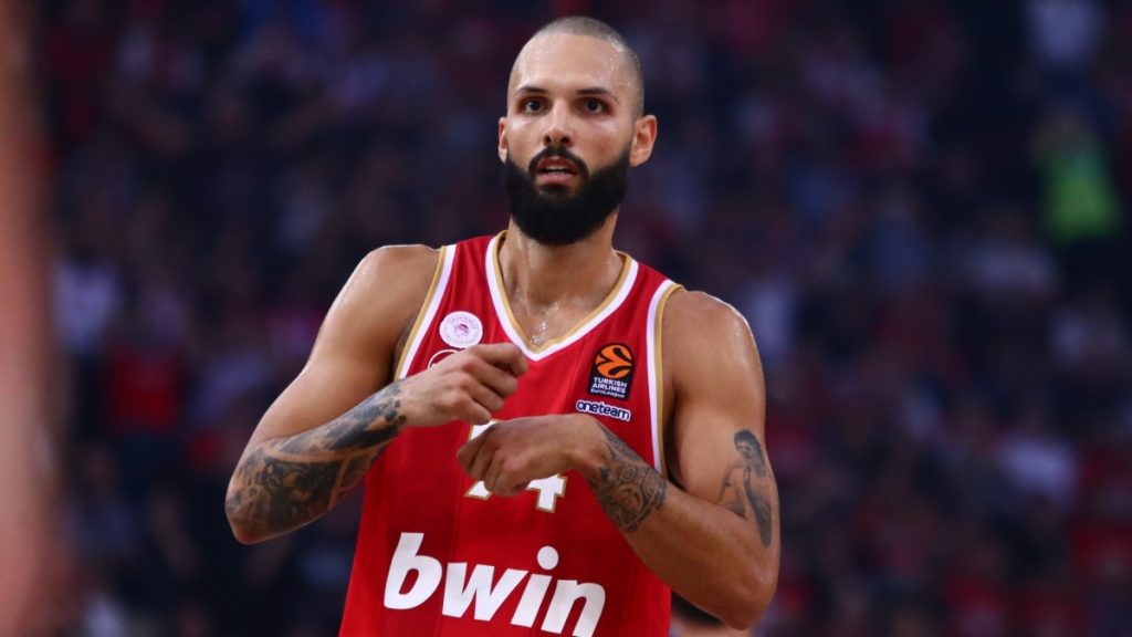 Στο Μόναχο προπονήθηκε ο Ε.Φουρνιέ – Ευχαρίστησε την Μπάγερν για την φιλοξενία (φωτο)