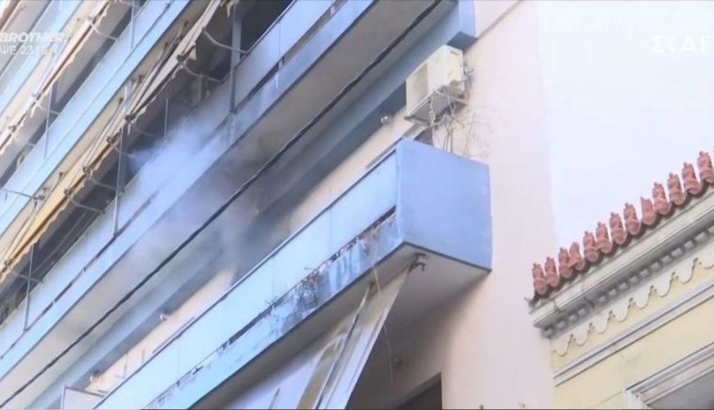 Τραγωδία στον Πειραιά: Νεκρή η ηλικιωμένη που έμενε στο σπίτι στο οποίο είχε ξεσπάσει φωτιά