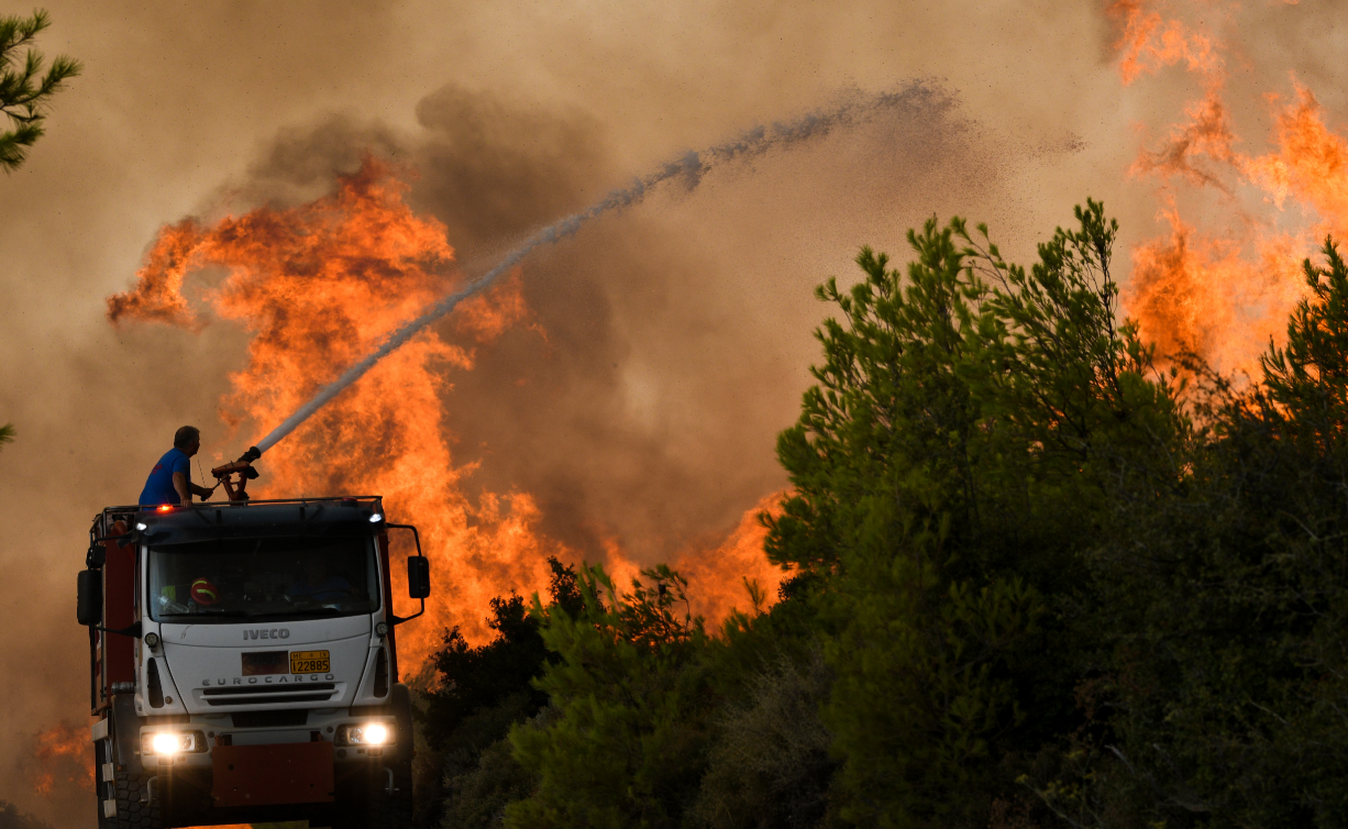 Αίτημα ευρωπαϊκής συνδρομής από την κυβέρνηση για τις μεγάλες πυρκαγιές που μαίνονται στη χώρα