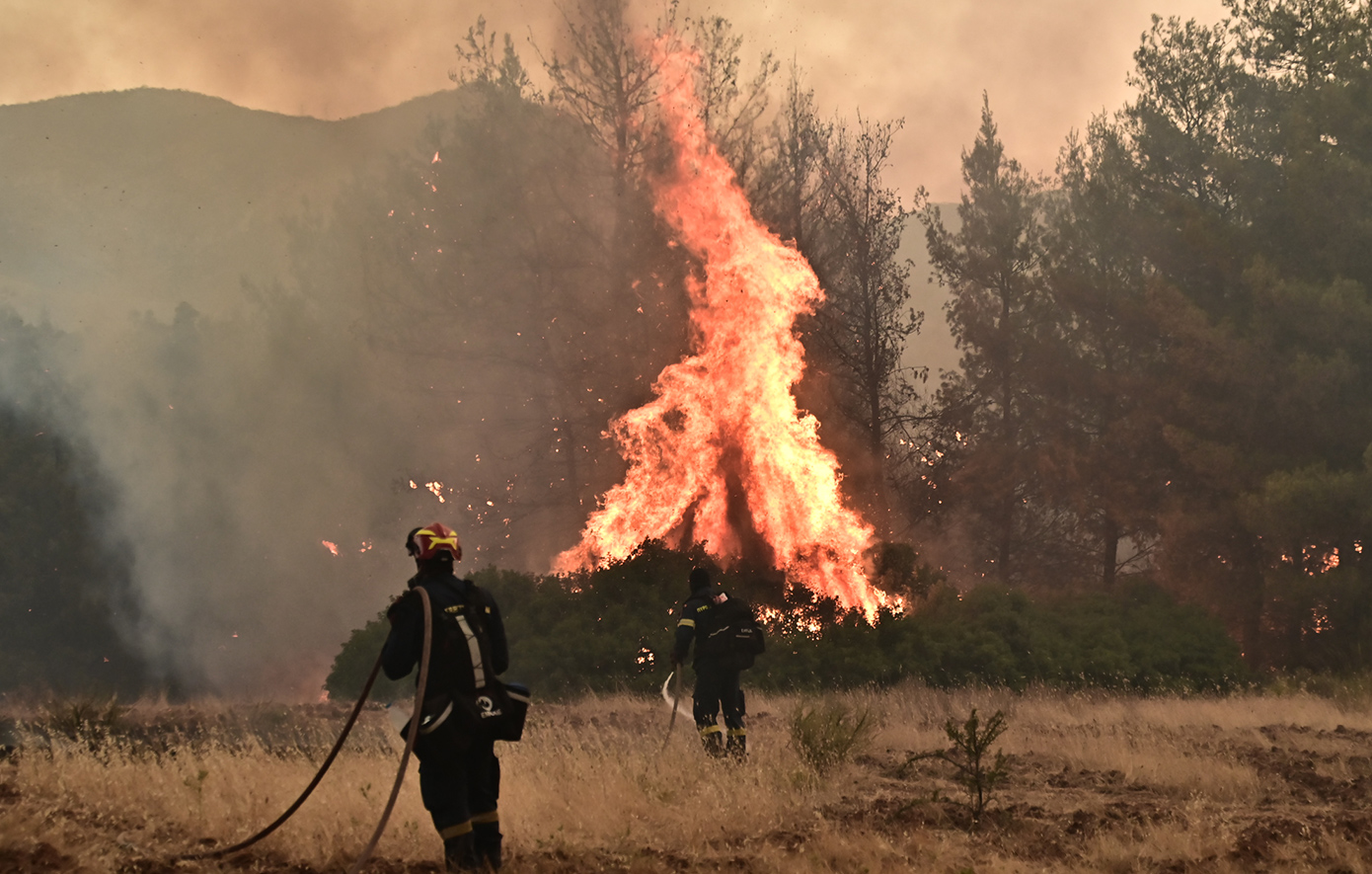 Αντιδήμαρχος Κυθήρων Γ.Κομνηνός για φωτιά: «Αν δεν έρθουν εναέρια μέσα θα καούμε» (φώτο)