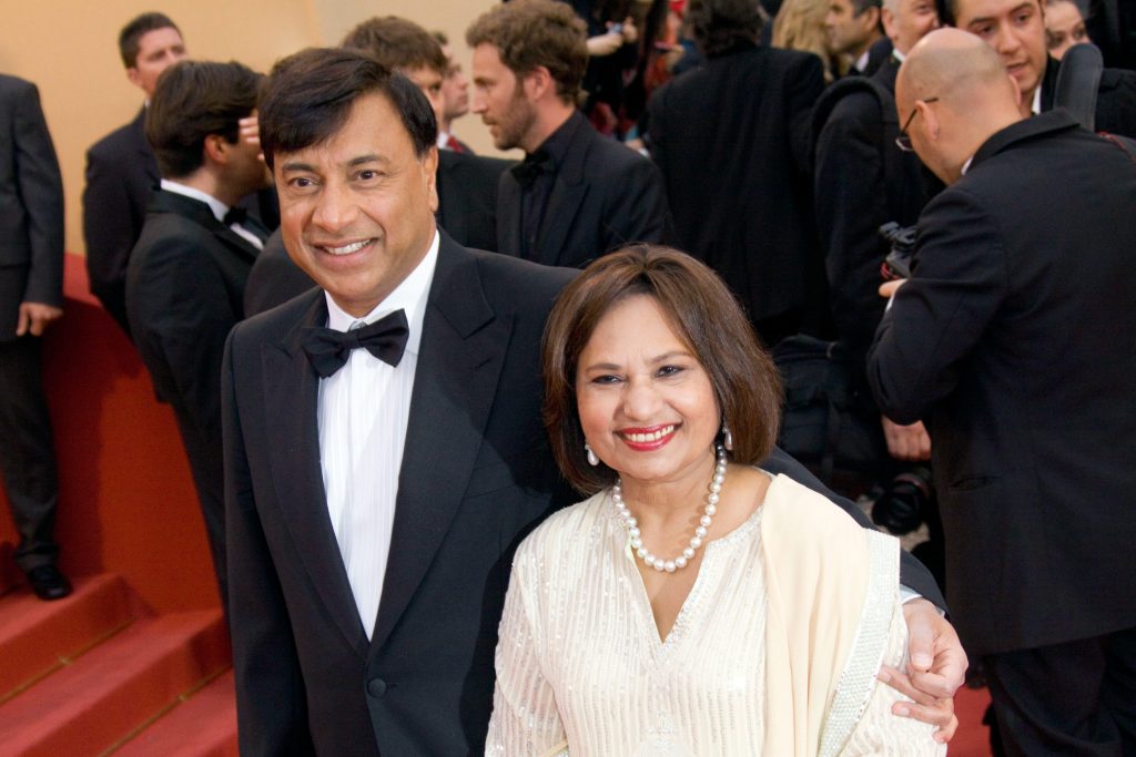 Στην Σκιάθο με το υπερπολυτελές γιοτ του ο Ινδός κροίσος Λάκσμι Μιτάλ – Δείτε φωτογραφίες