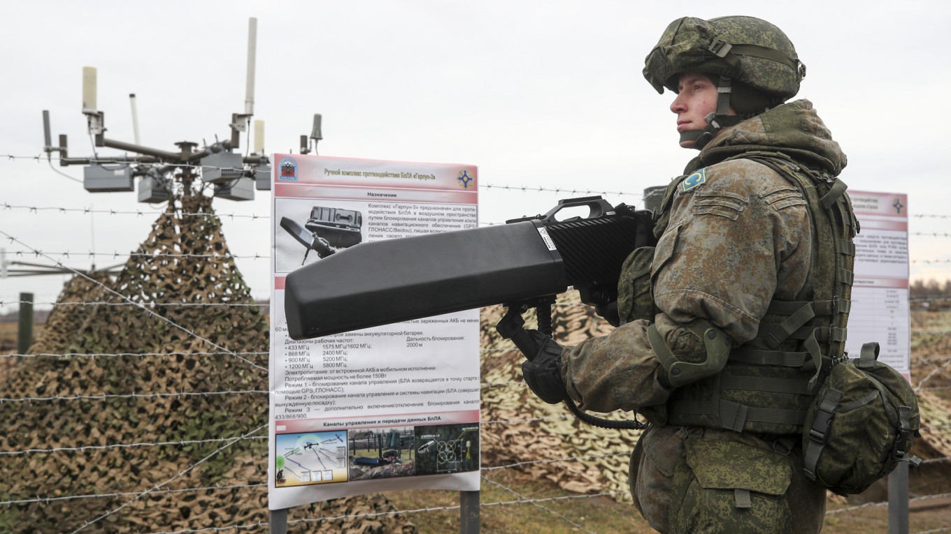 «Βροχή» από ρωσικά Harpia ισοπέδωσαν αποθήκη οπλισμού των Ουκρανών στο νησί Χορτίτσια – Δείτε βίντεο