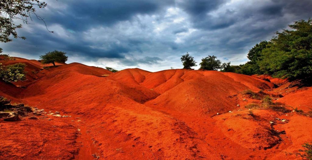 Κοκκινοπηλός: Το απόκοσμο τοπίο που θυμίζει τον πλανήτη Άρη στην «καρδιά» της Πρέβεζας