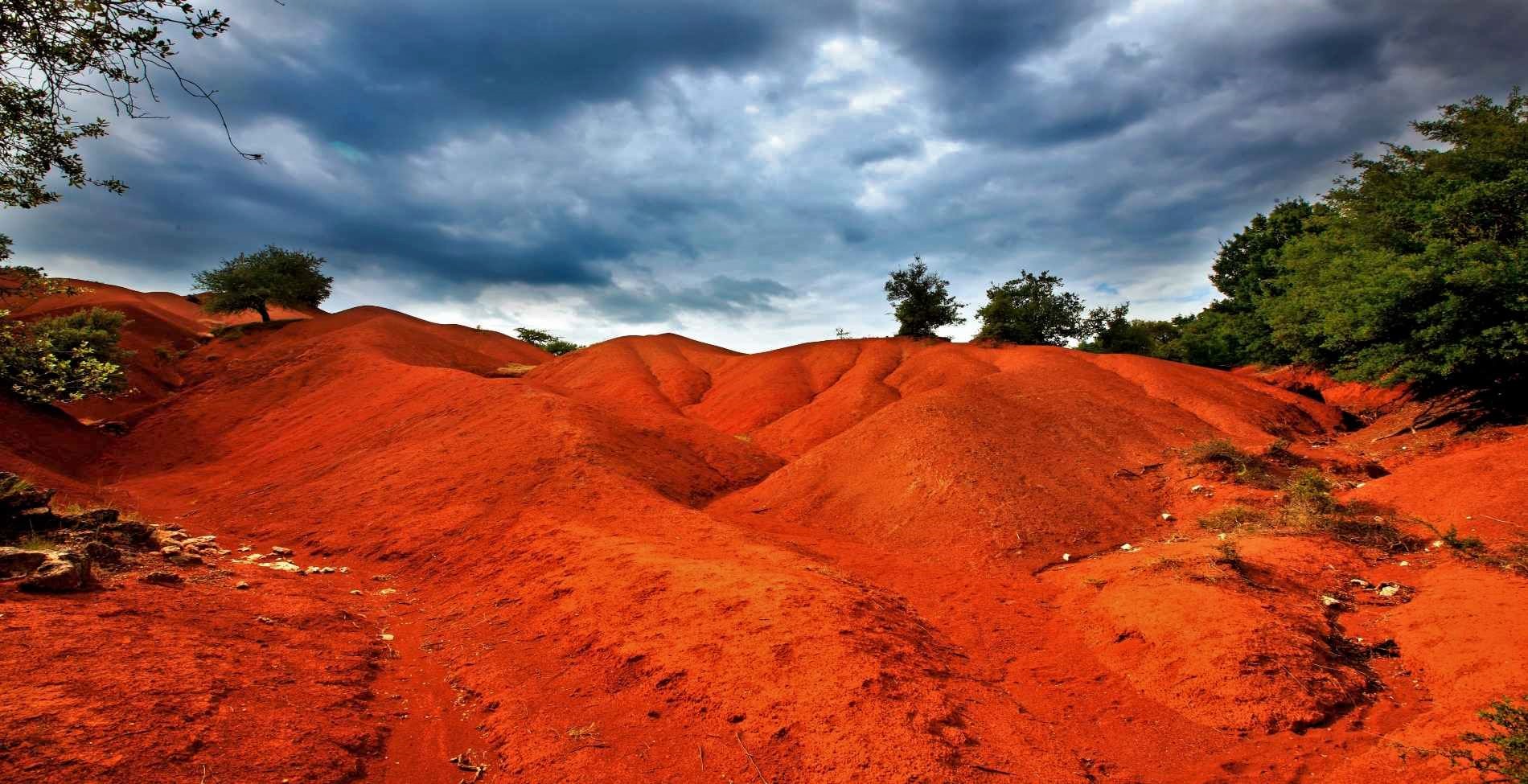 Κοκκινοπηλός: Το απόκοσμο τοπίο που θυμίζει τον πλανήτη Άρη στην «καρδιά» της Πρέβεζας