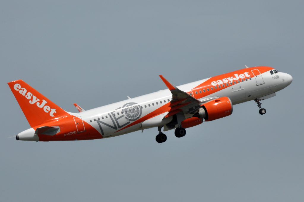 Χαμός σε πτήση της EasyJet: «Θάνατος στην Αμερική – Θάνατος στον Τραμπ – Αλλαχ ακ μπαρ»