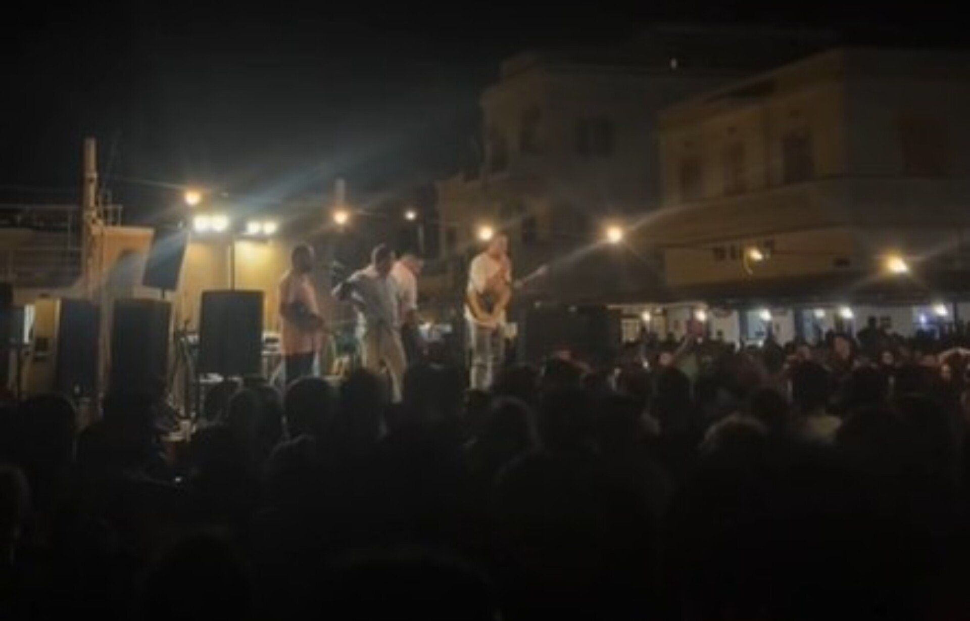 Πανηγύρι Αμοργού: Στο «λευτεριά στην Παλαιστίνη» ο τραγουδιστής είπε «λευτεριά σε Ελλάδα-Κύπρο» και έγινε σύρραξη