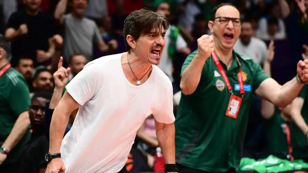 Ε.Γιαννακόπουλος: «Εγώ προτίμησα να πάρω Έλληνα παίκτη και ας μην βάλω ελληνική σημαία από πίσω»