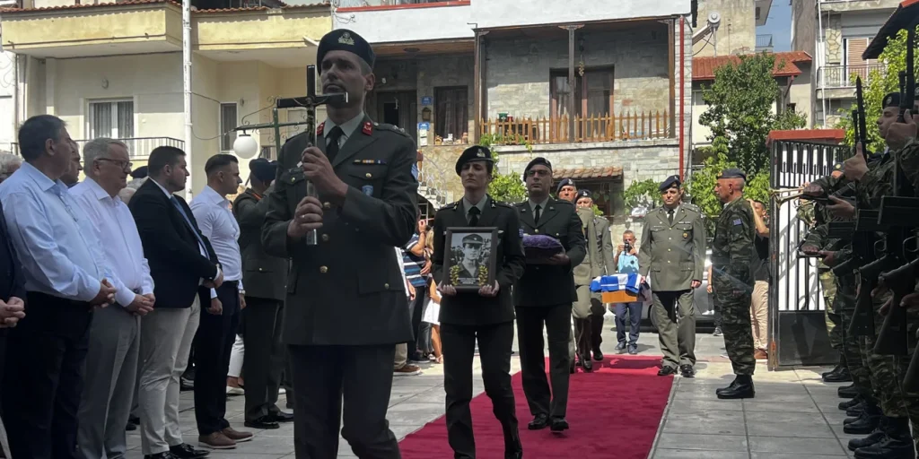 Σε Έδεσσα και Λάρισα επέστρεψαν μετά από 51 χρόνια τα οστά ηρώων της ΕΛΔΥΚ που «έπεσαν» στην Κύπρο το 1974 (φωτο)