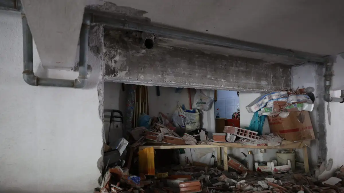 Θεσσαλονίκη: Συνεχίζονται οι έρευνες για την έκρηξη στο σπίτι του σωφρονιστικού υπαλλήλου