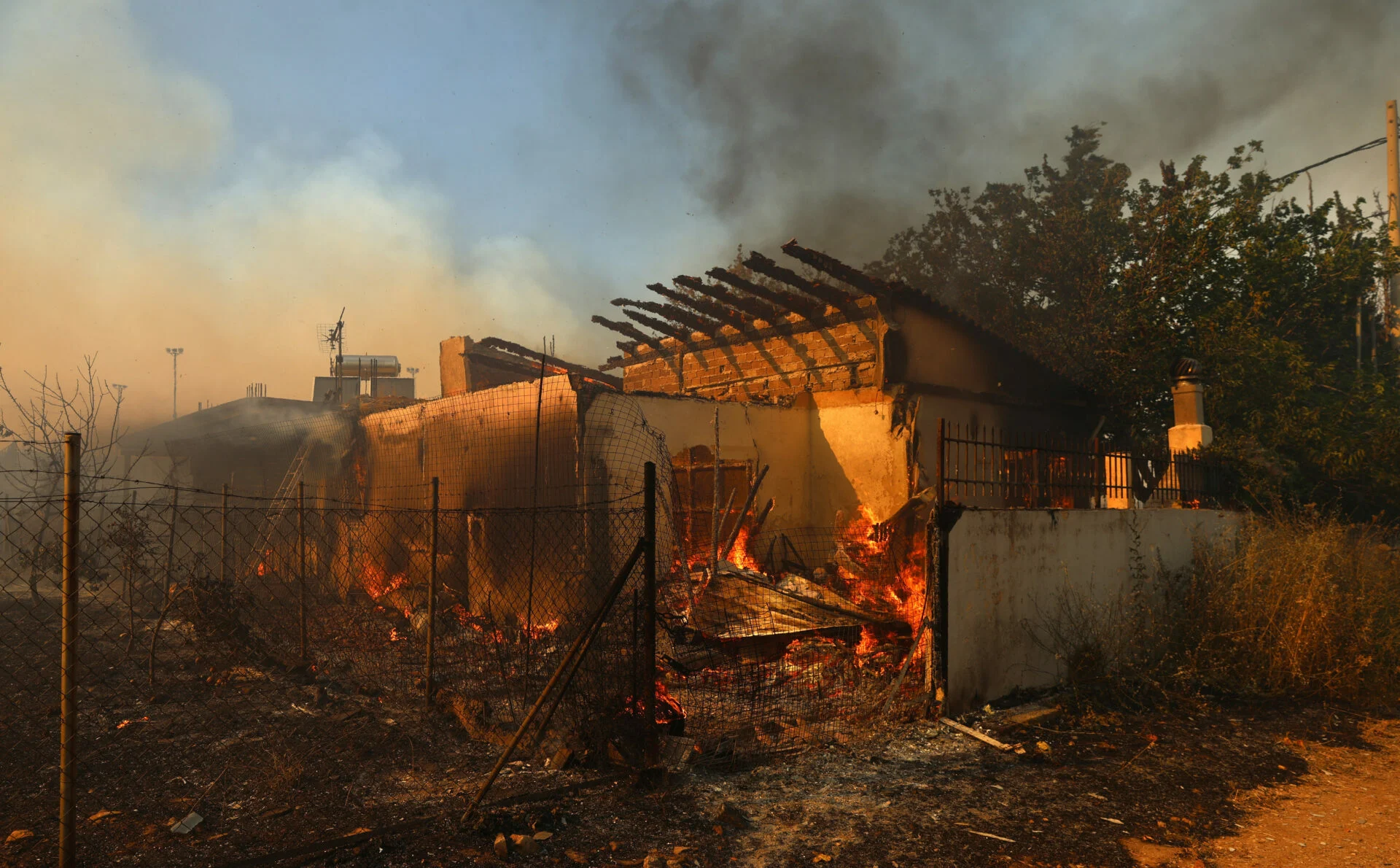 Στο Κρυονέρι την Δευτέρα ο Κ.Κατσαφάδος για αυτοψία στις καμένες περιοχές