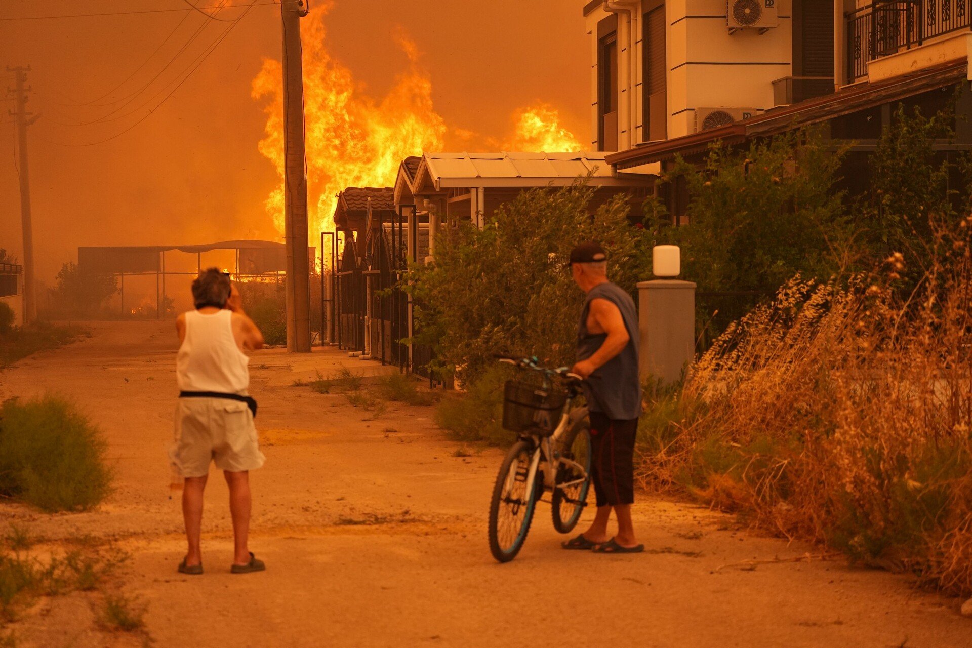 Σε πύρινο κλοιό η Τουρκία: Eκκενώνονται οικισμοί με πάνω από 3.600 κατοίκους (βίντεο)