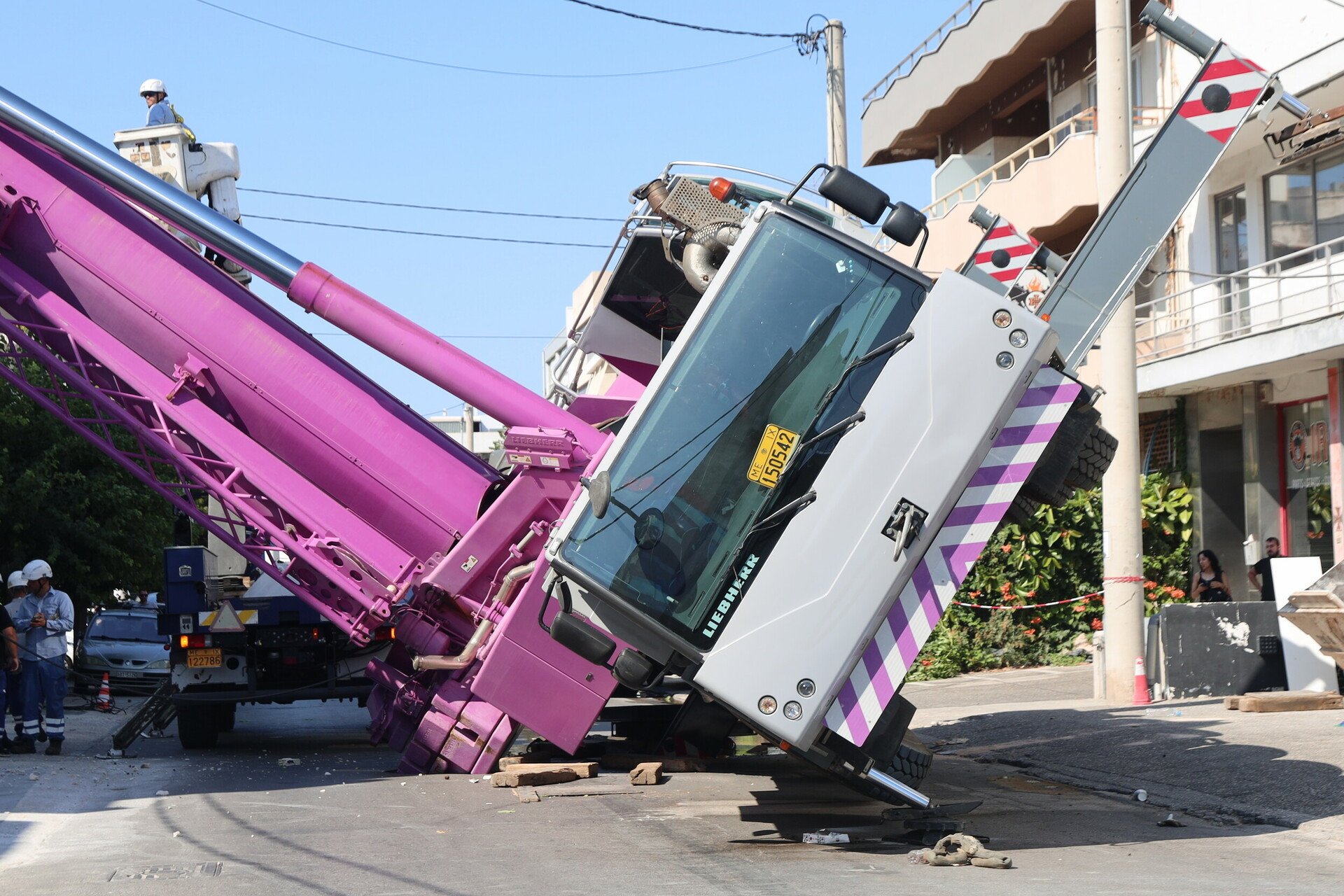 Ο Α.Γεωργιάδης φέρνει παράδειγμα τον γερανό στο Περιστέρι για να δικαιολογήσει το… μπάζωμα στα Τέμπη