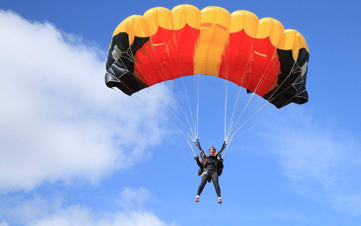 ΗΠΑ: Αιωροπτεριστής συγκρούεται με καλώδια υψηλής τάσης (βίντεο)
