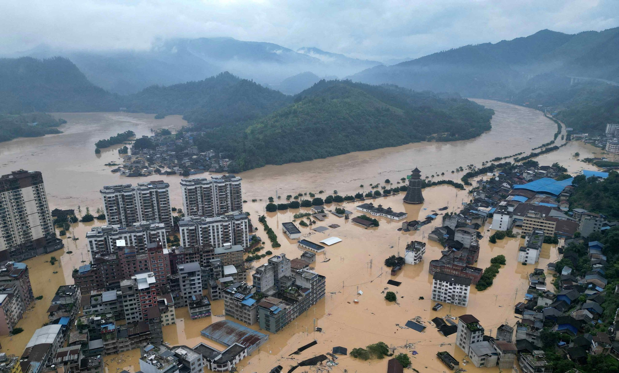 Σφοδρές πλημμύρες στην Κίνα: Τουλάχιστον δύο νεκροί και δύο αγνοούμενοι