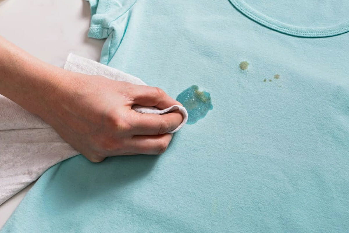 Δείτε τι να κάνετε για να αφαιρέσετε πανεύκολα το λεκέ από λάδι