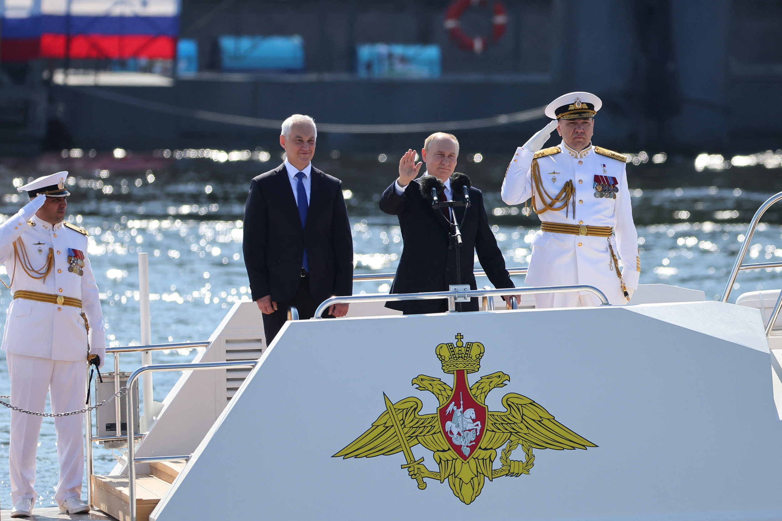 Η Ρωσία ακύρωσε την παρέλαση για την «Ημέρα του Ναυτικού» λόγω ζητημάτων ασφαλείας για τον Β.Πούτιν