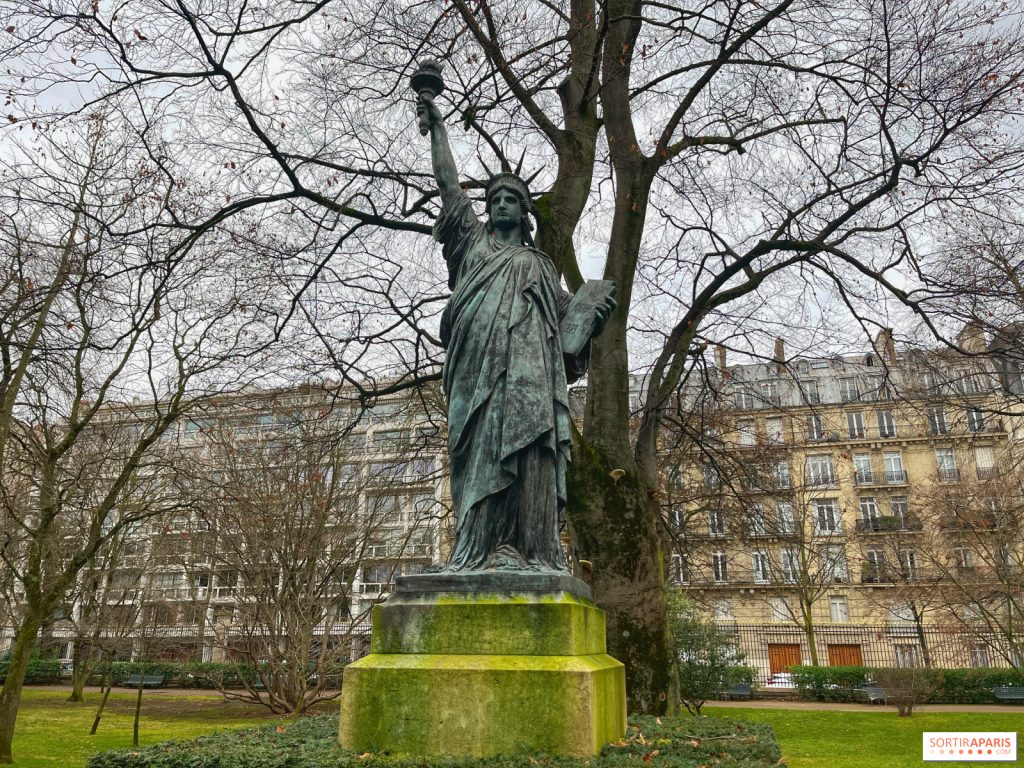 Νόμιζες ότι υπάρχει μόνο ένα; Δες πόσα αγάλματα της Ελευθερίας βρίσκονται στο Παρίσι!