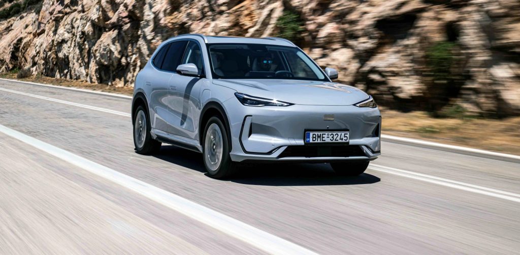 Geely: Μεγάλη αύξηση στις πωλήσεις το πρώτο εξάμηνο του 2025