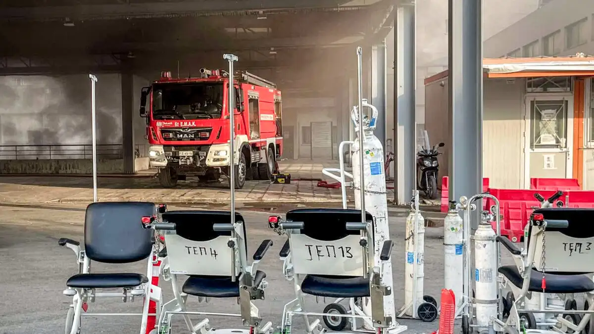ΠΟΕΔΗΝ για φωτιά στο νοσοκομείο «Άγ.Ανδρέας»: «Άγιο είχαν οι ασθενείς -Εάν ήταν στο δίπλα κτήριο θα είχαμε νεκρούς»