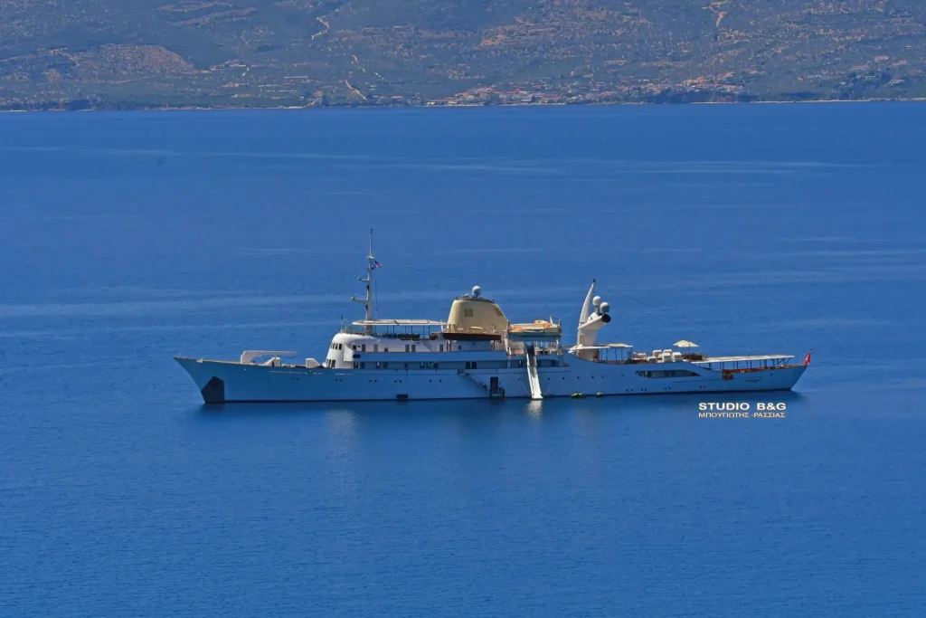 «Christina O»: Στο Ναύπλιο η εμβληματική θαλαμηγός του Αριστοτέλη Ωνάση (φώτο-βίντεο)