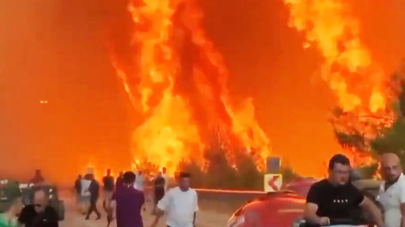 «Κόλαση» στην Τουρκία: Χιλιάδες στρέμματα γης καταστρέφονται – Απομακρύνουν πολίτες από την Προύσα (vids)