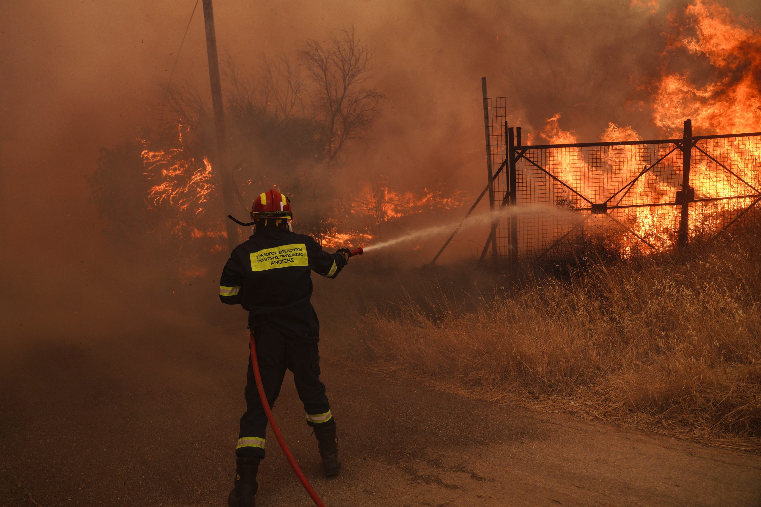 Ε.Λέκκας: «Τα Κύθηρα κινδυνεύουν με ταχεία ερημοποίηση μετά τη νέα φωτιά»