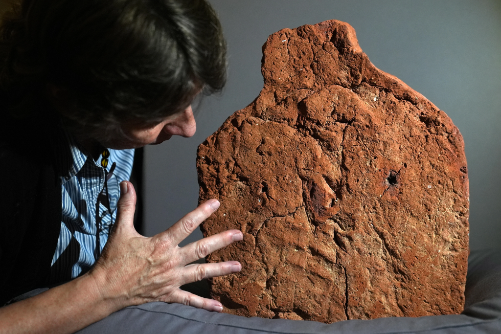 Αίγυπτος: Αρχαιολόγοι του Κέιμπρτιζ ανακάλυψαν αποτύπωμα χεριού 4.000 ετών!