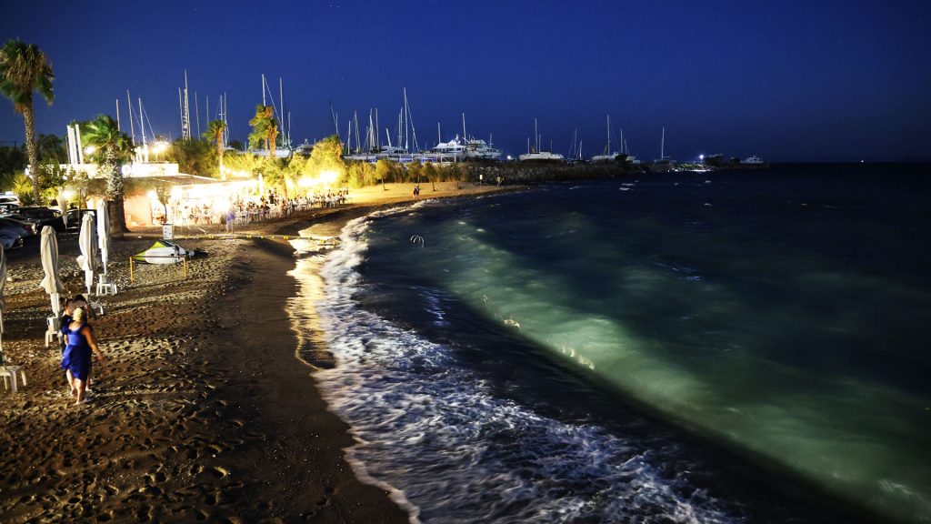 Μυστήριο παραμένει η ταυτότητα του νεκρού τρίχρονου παιδιού στο Παλαιό Φάληρο – Πού εστιάζουν οι Αρχές 