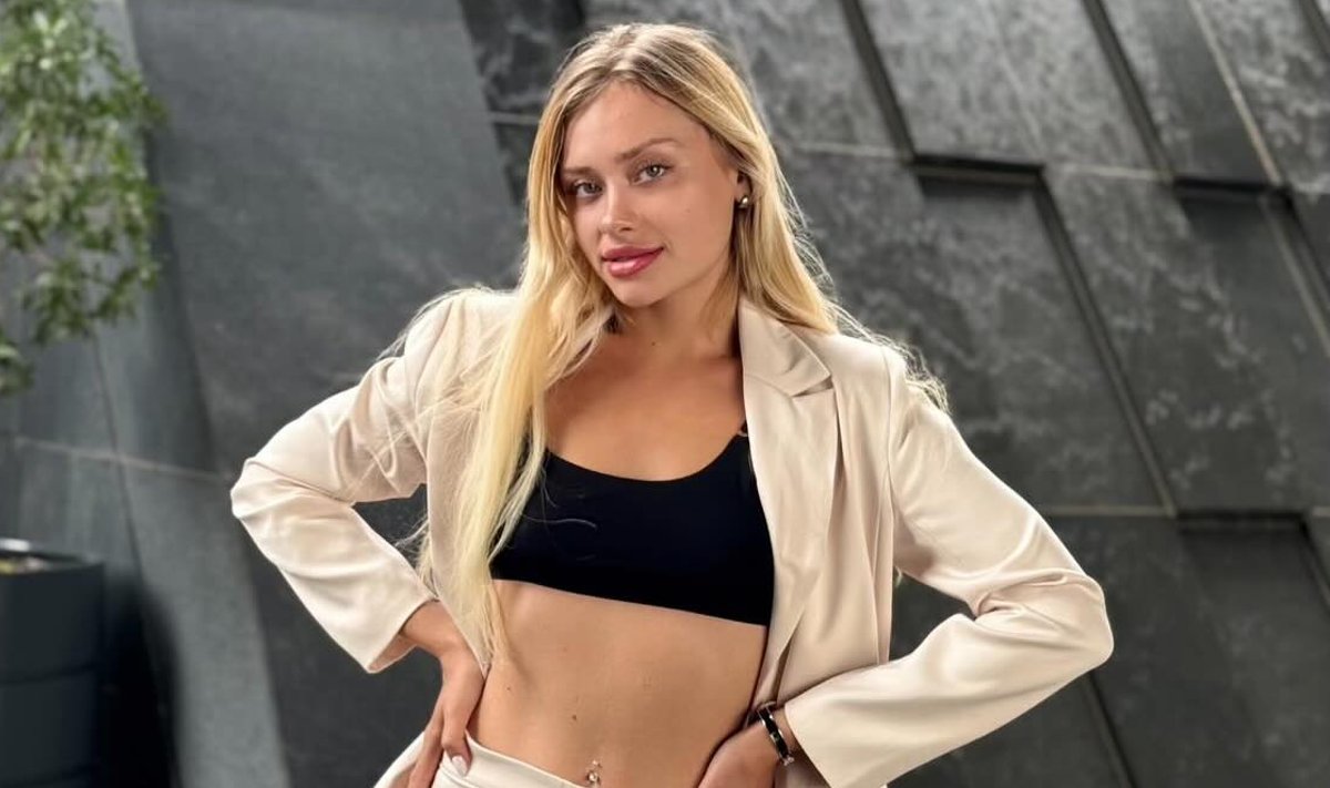 Σε αναπηρικό αμαξίδιο το μοντέλο του Only Fans που βρέθηκε στο Ντουμπάι με σπασμένα άκρα: Η πρώτη δημόσια εμφάνιση