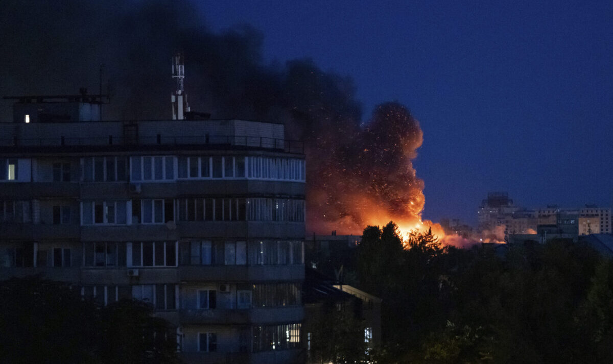 Ουκρανική επίθεση με drones στη ρωσική περιφέρεια Ροστόφ: Πυρκαγιά σε σιδηροδρομικό σταθμό (βίντεο)