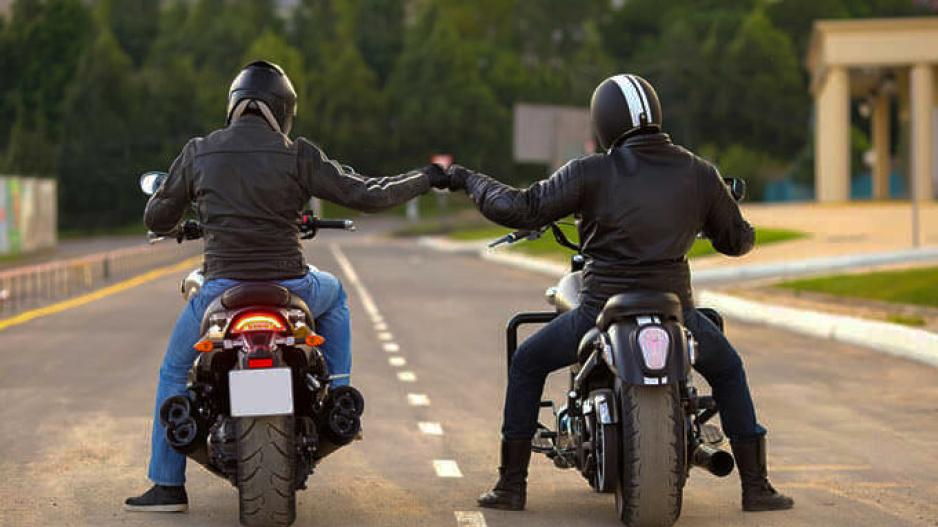 Το γνωρίζατε; – Γιατί οι μοτοσικλετιστές βάζουν ένα Χ πάνω από τα φώτα της μηχανής τους