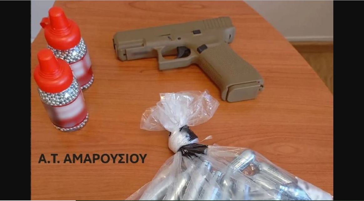 Μαρούσι: Χειροπέδες σε 20χρονο για άσκοπους πυροβολισμούς με αεροβόλο σε καταστήματα και γραφεία εφημερίδας