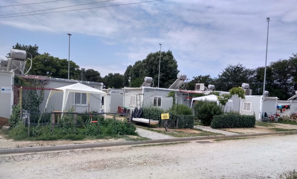 Σέρρες: Μετατρέπουν τη δομή από ανοικτή σε κλειστή – Τι σημαίνει αυτό για τους 800 παράνομους μετανάστες