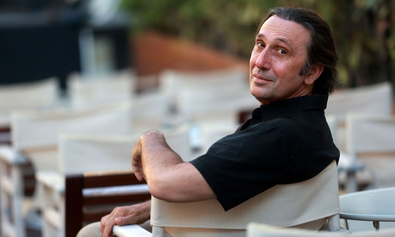 Ρένος Χαραλαμπίδης: «Έχω συγχωρήσει την απιστία – Έτσι είμαι ελεύθερος, για αυτό δεν έχουν ασπρίσει τα μαλλιά μου»