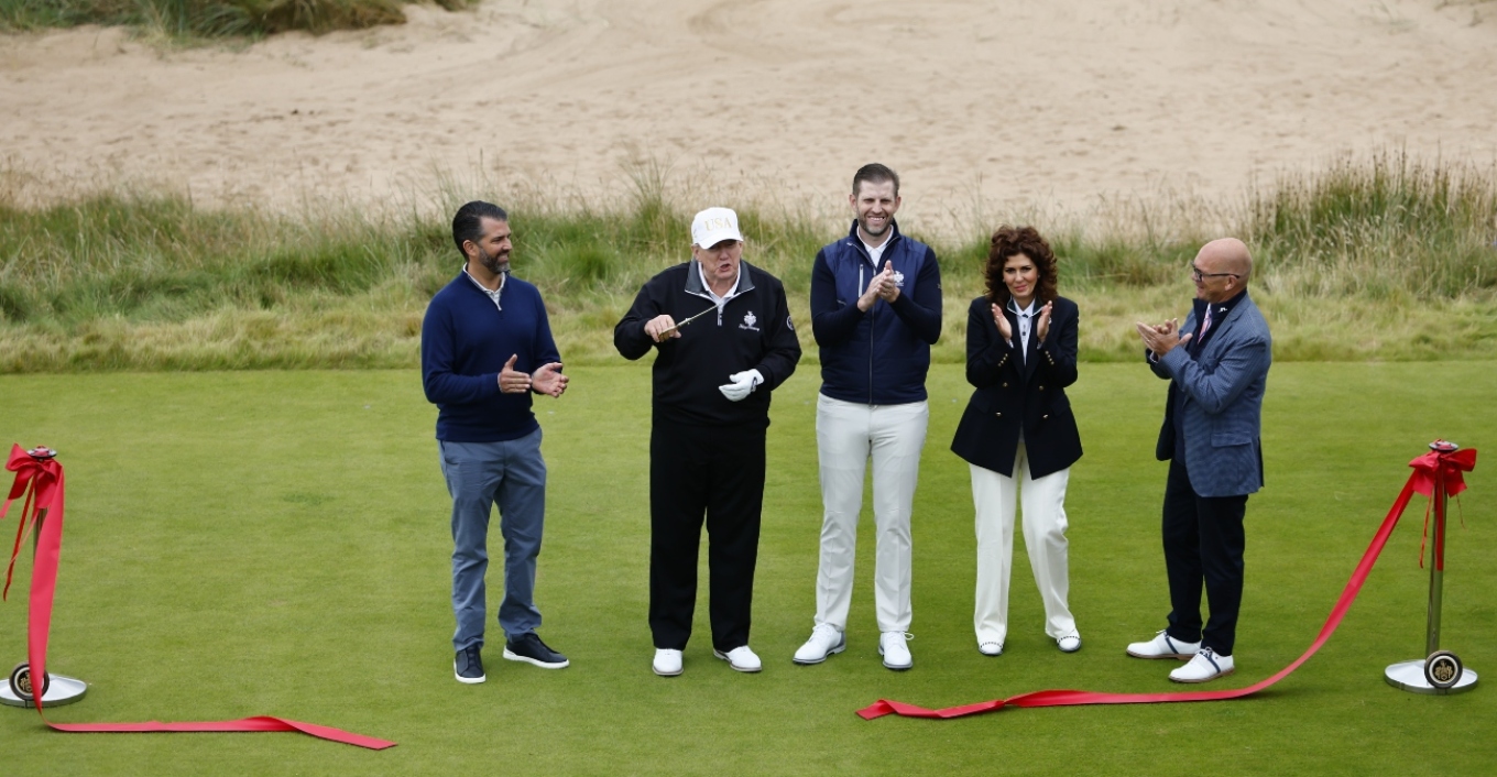 Ο Ντόναλντ Τραμπ εγκαινίασε γήπεδο στην Σκωτία: «Ανυπομονώ να παίξω» – Δείτε βίντεο