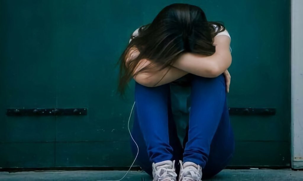 Υπόθεση παιδικής πορνογραφίας στο Βόλο: Η 52χρονη κατηγορείται και για αιμομιξία με την ίδια της την κόρη