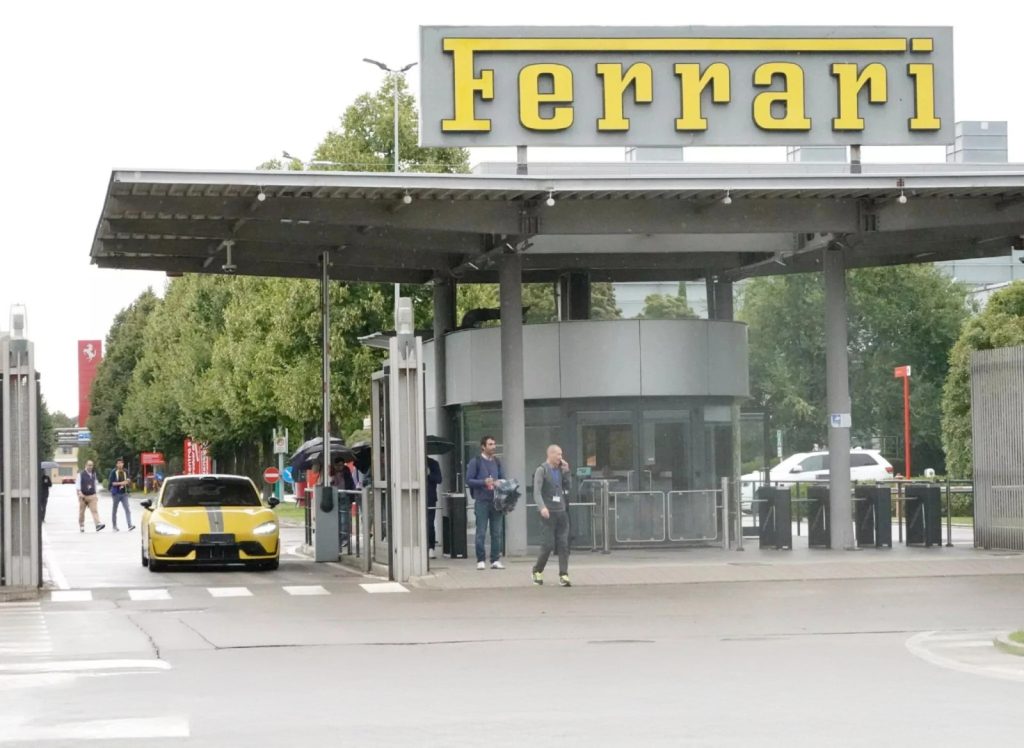 Τι δουλειά έχει το Xiaomi SU7 Ultra στο Maranello;