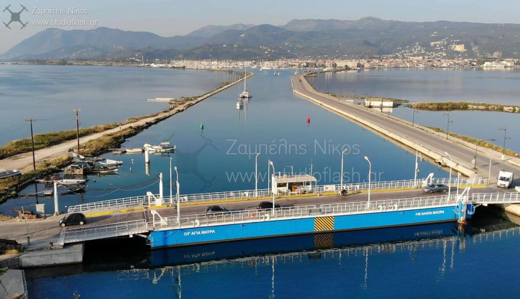 Η πλωτή γέφυρα της Λευκάδας «μπλοκάρει» τον θαλάσσιο τουρισμό – Οργή επαγγελματιών