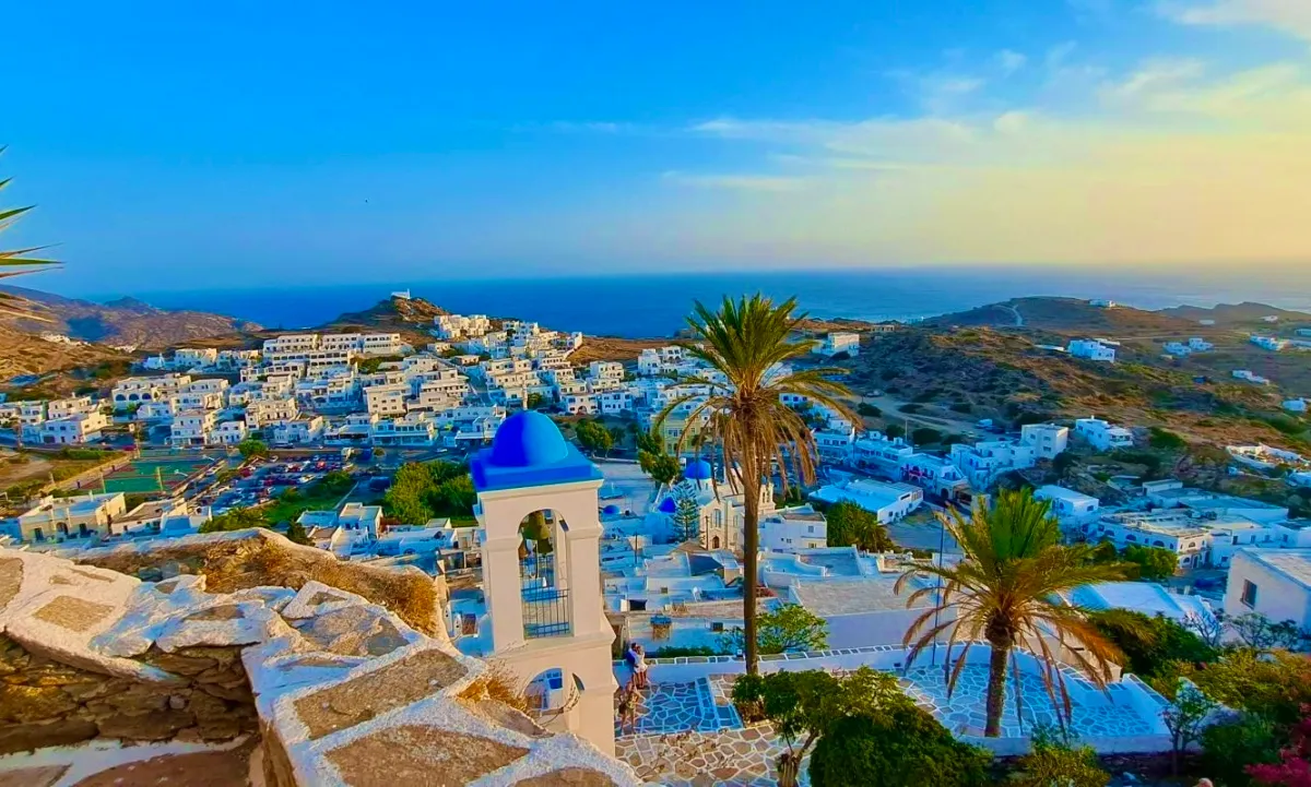 Ούτε Μύκονος, ούτε Σαντορίνη: Αυτό είναι το νησί του Αιγαίου που «επιλέγουν» τα διεθνή ΜΜΕ για διακοπές
