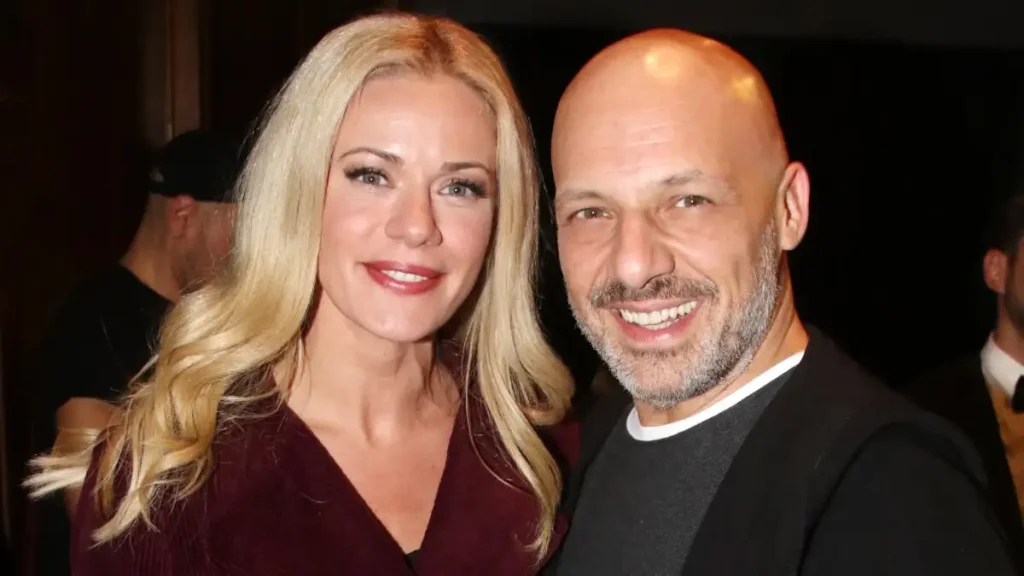 Στιγμές χαλάρωσης για την Ζ.Μακρυπούλια και τον Ν.Μουτσινά στην παραλία: Δείτε φωτογραφίες